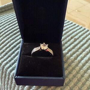 Elegant Silver Ring with Clear Gemstone